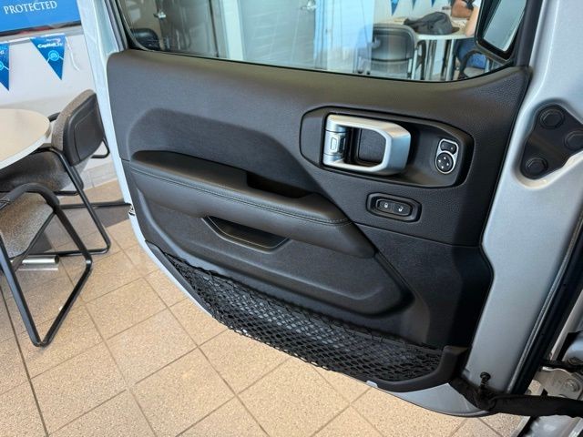 Jeep Wrangler 4xe Vehicle Full-screen Gallery Image 21