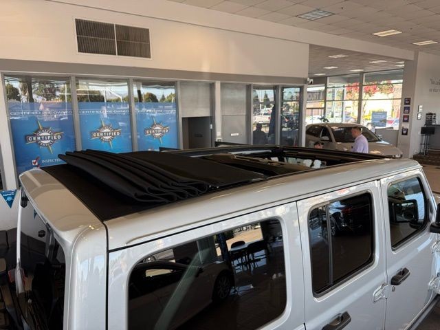 Jeep Wrangler 4xe Vehicle Full-screen Gallery Image 28