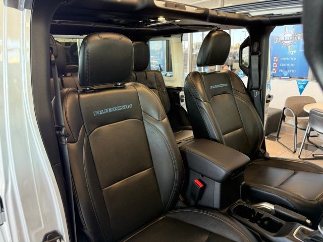 Jeep Wrangler 4xe Vehicle Full-screen Gallery Image 30