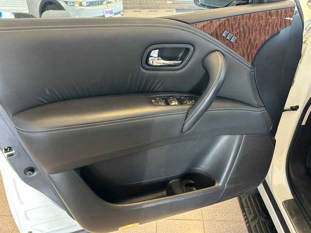 Nissan Armada Vehicle Full-screen Gallery Image 12