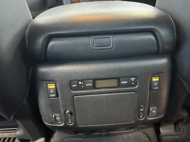 Nissan Armada Vehicle Full-screen Gallery Image 16