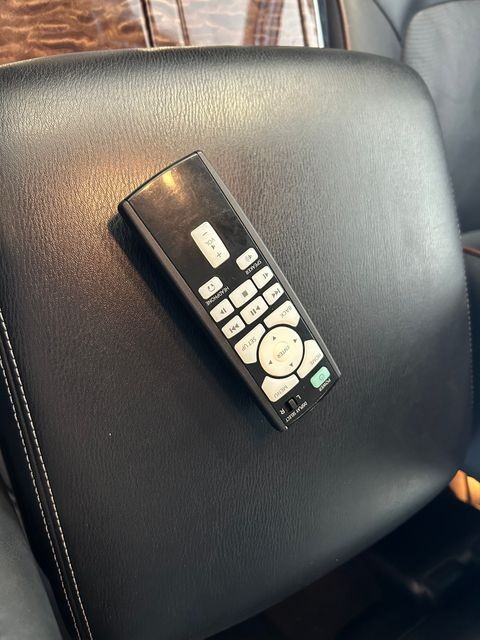 Nissan Armada Vehicle Full-screen Gallery Image 18