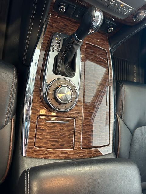 Nissan Armada Vehicle Full-screen Gallery Image 19