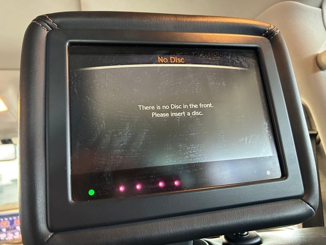 Nissan Armada Vehicle Full-screen Gallery Image 21