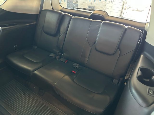 Nissan Armada Vehicle Full-screen Gallery Image 22