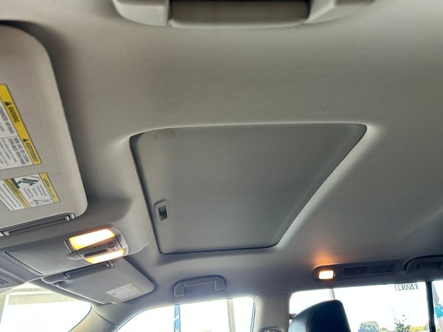 Nissan Armada Vehicle Full-screen Gallery Image 23