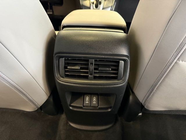 Honda CR-V Vehicle Full-screen Gallery Image 24