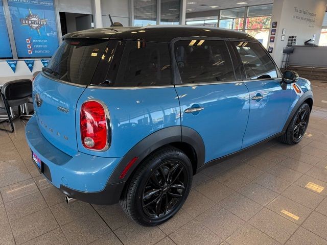 MINI Cooper Countryman Vehicle Full-screen Gallery Image 03