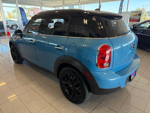 MINI Cooper Countryman Vehicle Full-screen Gallery Image 05