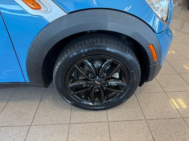 MINI Cooper Countryman Vehicle Full-screen Gallery Image 10