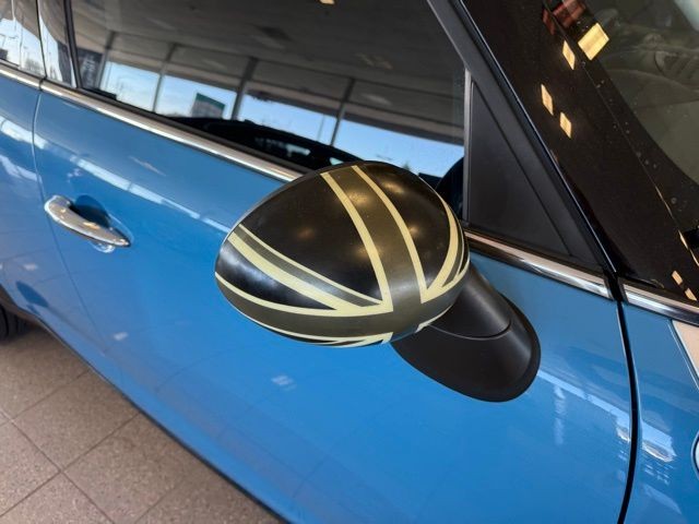 MINI Cooper Countryman Vehicle Full-screen Gallery Image 11