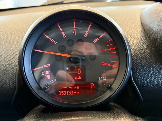 MINI Cooper Countryman Vehicle Full-screen Gallery Image 12