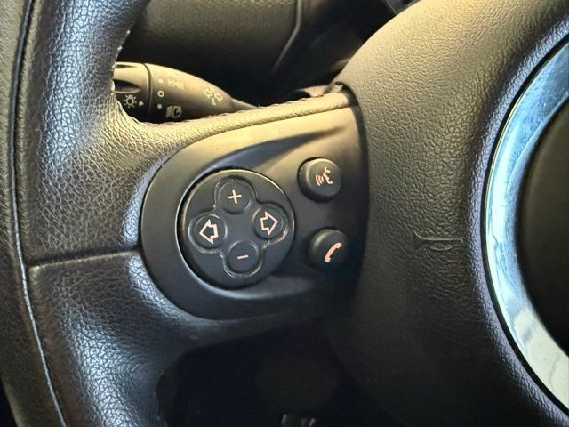 MINI Cooper Countryman Vehicle Full-screen Gallery Image 15