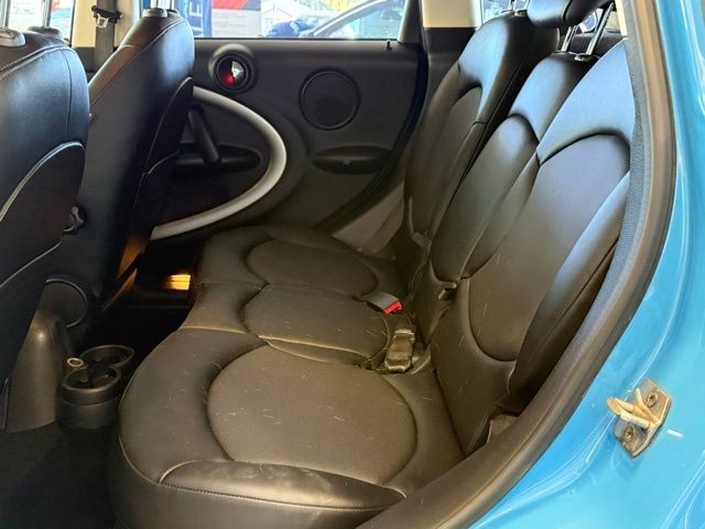 MINI Cooper Countryman Vehicle Full-screen Gallery Image 18