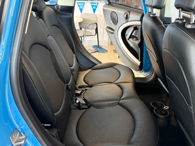 MINI Cooper Countryman Vehicle Full-screen Gallery Image 20