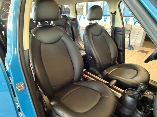 MINI Cooper Countryman Vehicle Full-screen Gallery Image 22