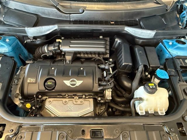 MINI Cooper Countryman Vehicle Full-screen Gallery Image 24