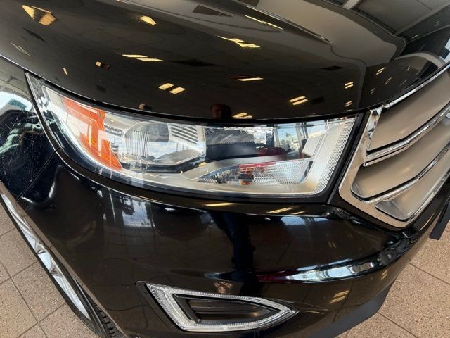 Ford Edge Vehicle Full-screen Gallery Image 10