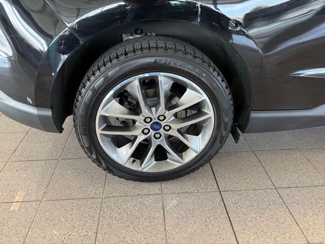 Ford Edge Vehicle Full-screen Gallery Image 11