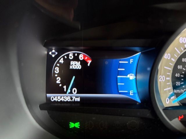 Ford Edge Vehicle Full-screen Gallery Image 12