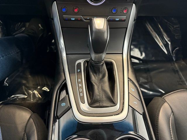 Ford Edge Vehicle Full-screen Gallery Image 17