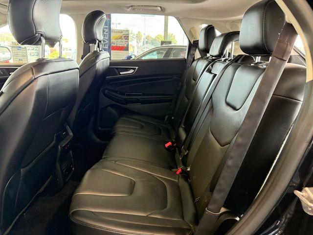 Ford Edge Vehicle Full-screen Gallery Image 22