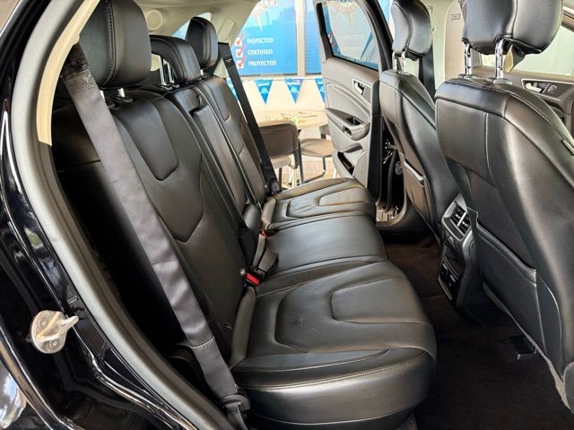 Ford Edge Vehicle Full-screen Gallery Image 24