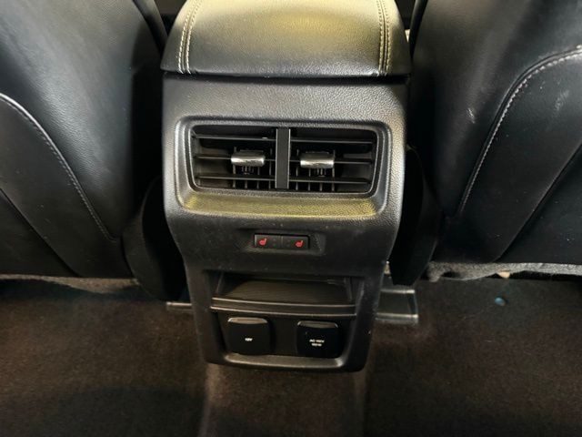 Ford Edge Vehicle Full-screen Gallery Image 25