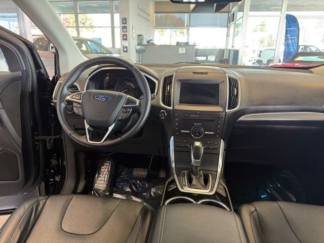 Ford Edge Vehicle Full-screen Gallery Image 27