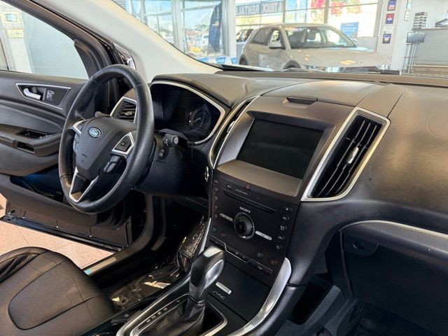 Ford Edge Vehicle Full-screen Gallery Image 29