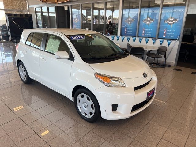 Scion xD Vehicle Full-screen Gallery Image 02