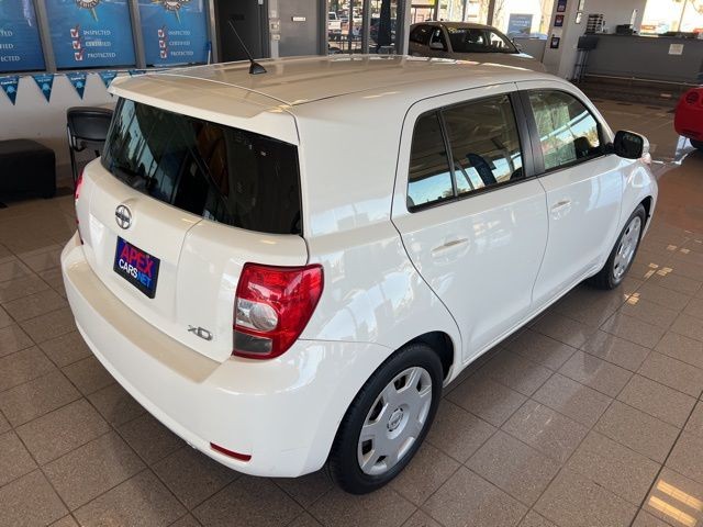 Scion xD Vehicle Full-screen Gallery Image 05