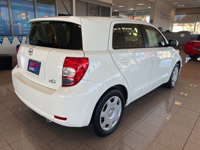 Scion xD Vehicle Full-screen Gallery Image 06