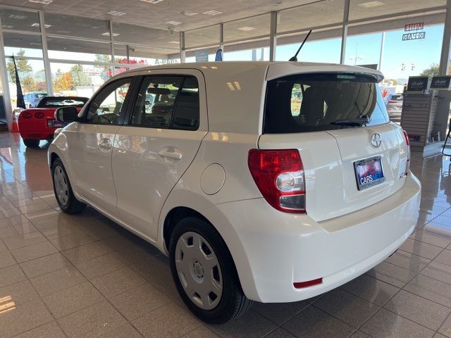 Scion xD Vehicle Full-screen Gallery Image 09