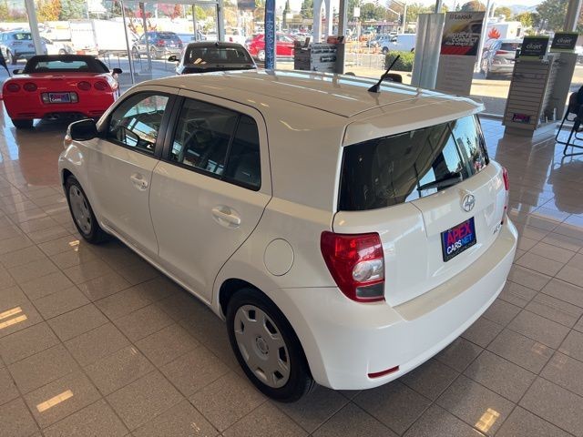 Scion xD Vehicle Full-screen Gallery Image 10