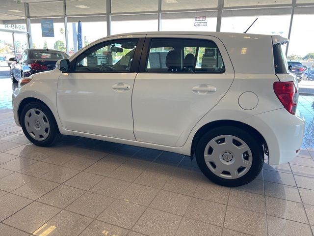 Scion xD Vehicle Full-screen Gallery Image 11