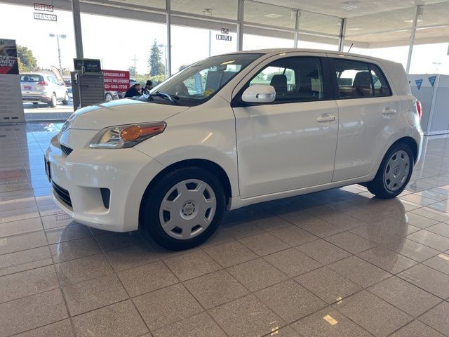 Scion xD Vehicle Full-screen Gallery Image 12