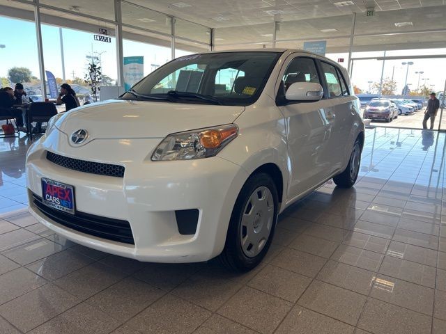 Scion xD Vehicle Full-screen Gallery Image 14