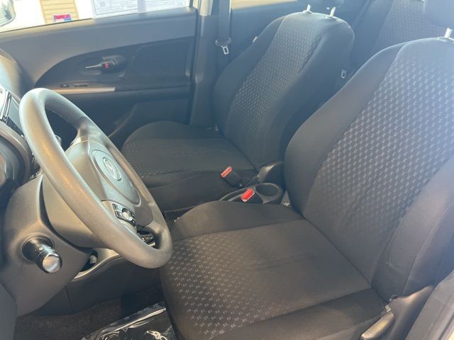 Scion xD Vehicle Full-screen Gallery Image 17