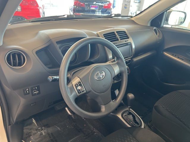 Scion xD Vehicle Full-screen Gallery Image 19