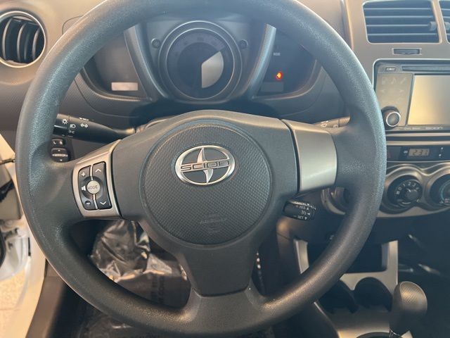 Scion xD Vehicle Full-screen Gallery Image 20