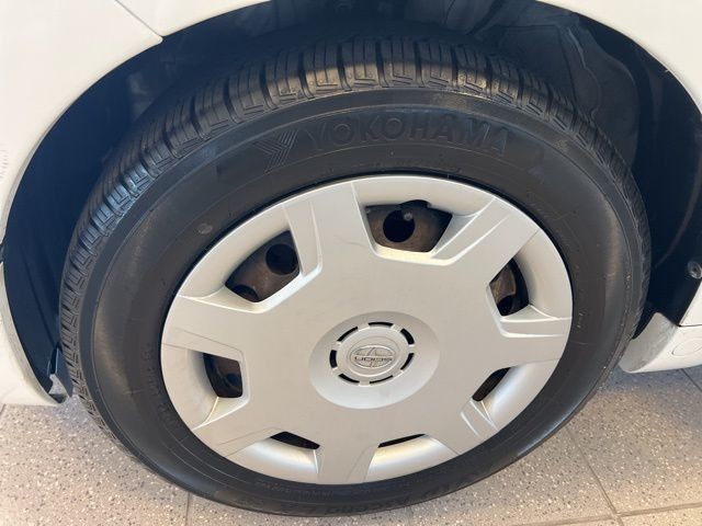 Scion xD Vehicle Full-screen Gallery Image 32