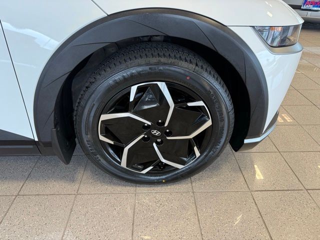 Hyundai IONIQ 5 Vehicle Full-screen Gallery Image 11