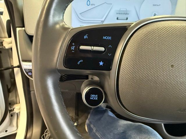 Hyundai IONIQ 5 Vehicle Full-screen Gallery Image 18