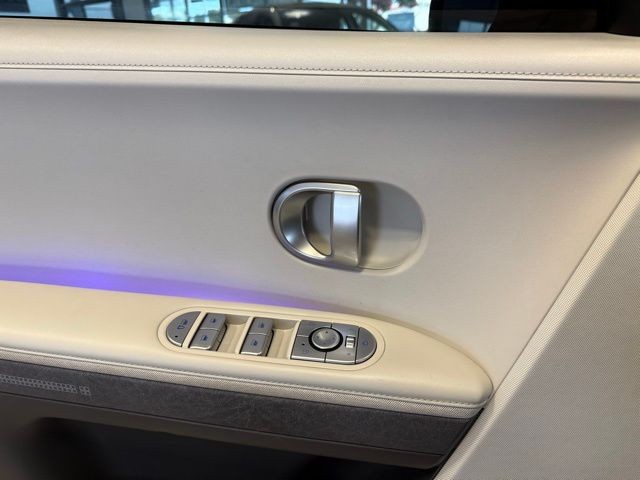 Hyundai IONIQ 5 Vehicle Full-screen Gallery Image 21
