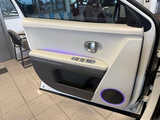 Hyundai IONIQ 5 Vehicle Full-screen Gallery Image 22