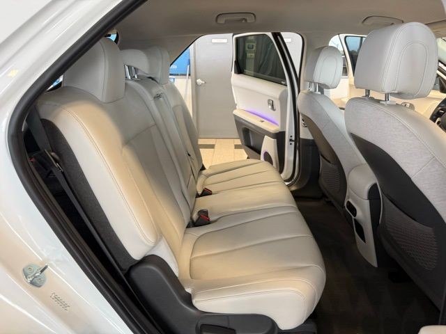 Hyundai IONIQ 5 Vehicle Full-screen Gallery Image 25