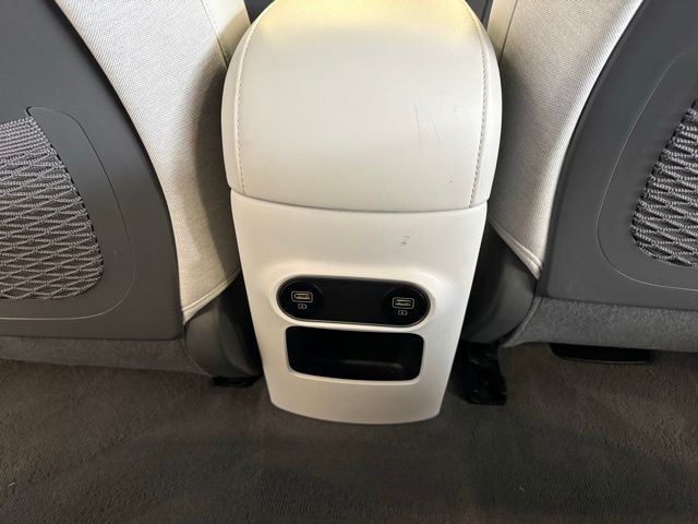 Hyundai IONIQ 5 Vehicle Full-screen Gallery Image 26