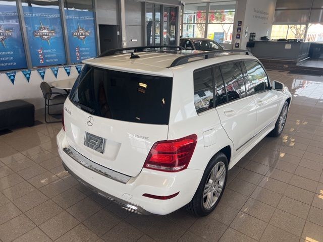 Mercedes-Benz GLK-Class Vehicle Full-screen Gallery Image 06