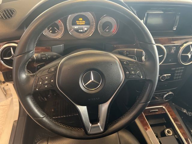 Mercedes-Benz GLK-Class Vehicle Full-screen Gallery Image 22